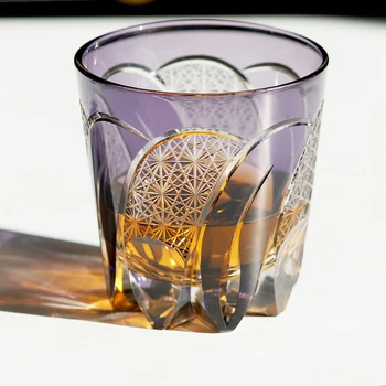 Нов Прием на Ръчно изработени Edo Kiriko Стъклената Чаша за Пиене на Уиски с Подарък Скоростна Кехлибар и Лилав Цвят 1БР 320 мл
