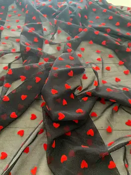 Черна еластична тъкан с червени кадифени сърца за шивашки, лигавицата, в долната част на рокли, тюл